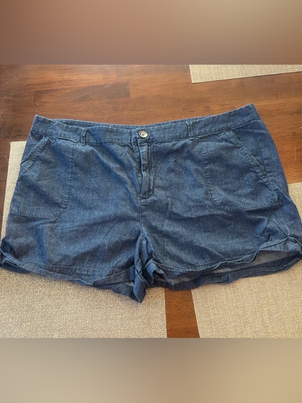GAP shorts
